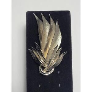 Vintage Silvertone Leaves Foliage Flame 3D Brooch Mid Century Fashion Jewelry